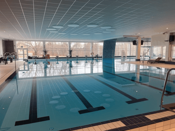 Nybro simhall renoverar herrarnas duschrum